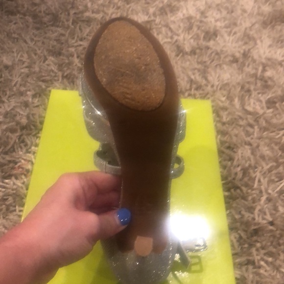 GIANNI BINI Heels. Size 6. Silver and glitter . - Picture 6 of 12